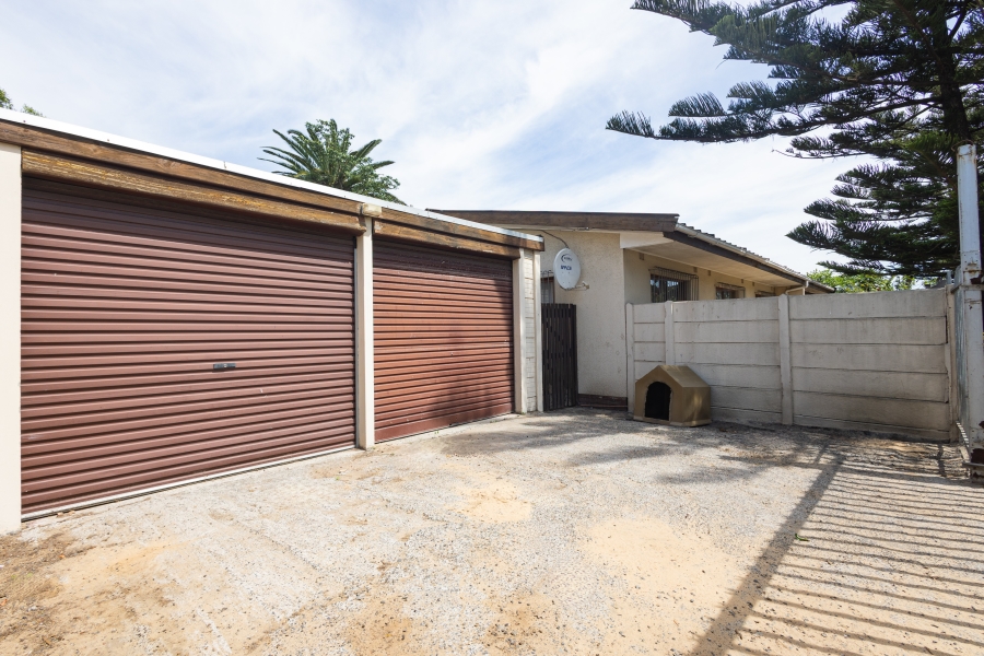 3 Bedroom Property for Sale in Peerless Park West Western Cape